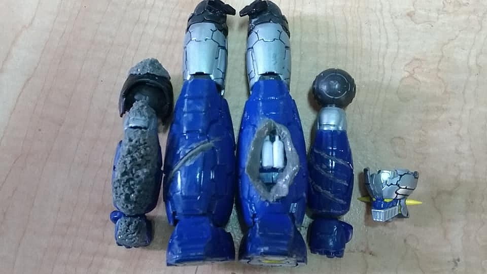 買不起，自己作一隻，戰損版無敵鐵金剛