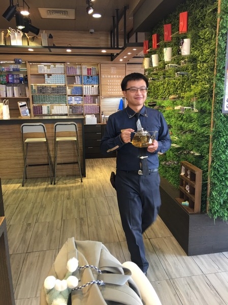人生新族群~給您不一樣的專業 ~LOHAS樂活眼鏡 高雄熱河店 配鏡、清潔、維修、保養 一手包辦！
