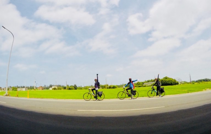 【飛輪車開箱&簡單介紹飛輪運動】預算大約2萬可以參考 / BH H915P- 體驗真實公路的騎乘感