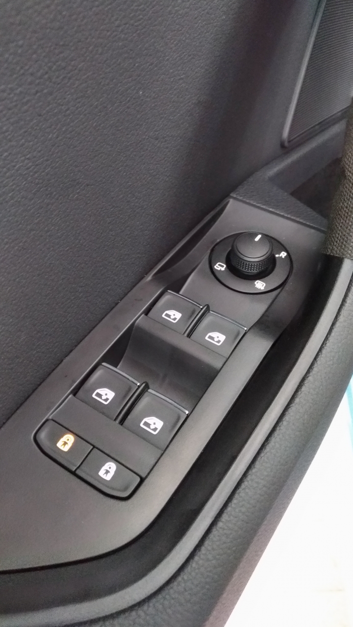 Škoda Superb Combi L&K 4X4 加裝徐府遮陽簾開箱