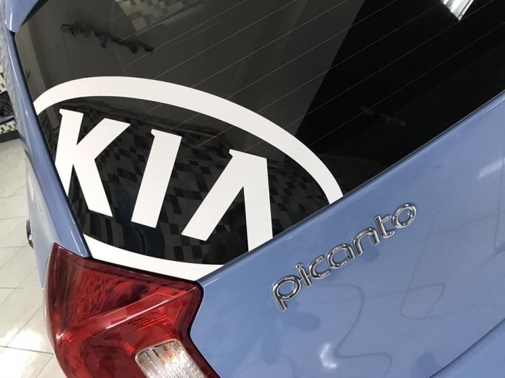 一個不小心  picanto 新車就變成這樣了