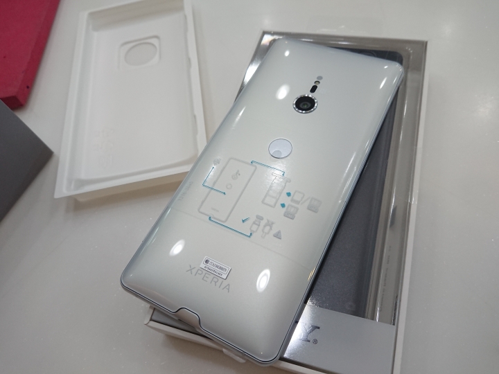 XZ3 白 開箱 板上首開