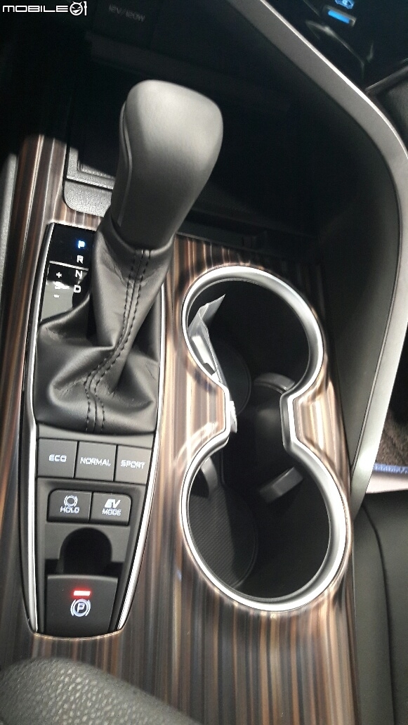 日本進口八代Camry 2.5 Hybrid尊爵版先睹為快(圖多)!