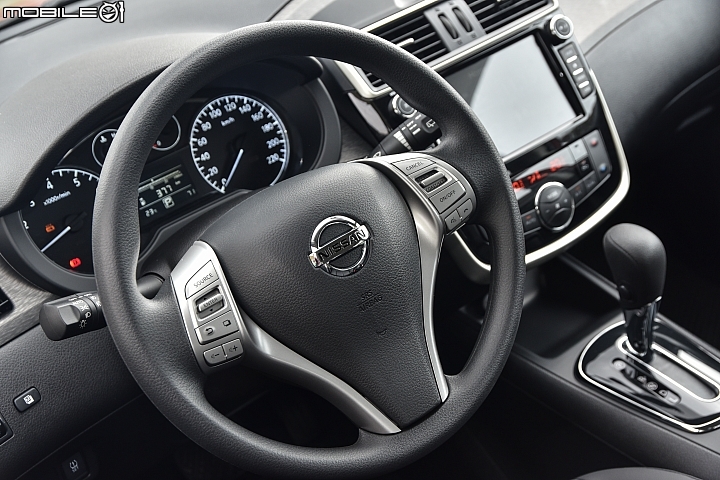 Nissan Tiida 2019年式試駕，六安/VDC/ISO-FIX入列，戰力再升級！