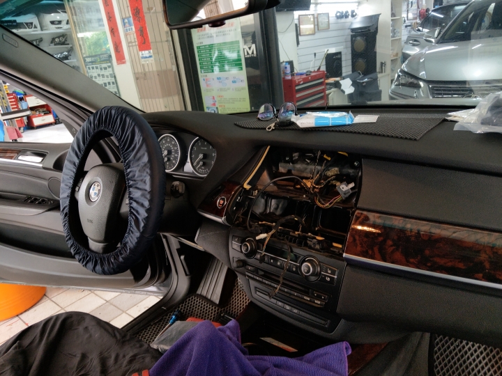 家人入手美規X5 E70 我找上金鉑先生升級安卓機