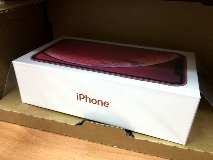 【開箱】I PHONE XR (128GB PRODUCT RED)