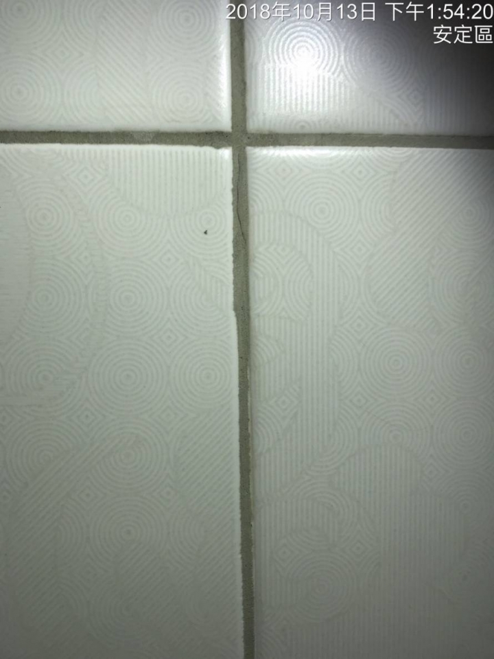 關於建商的施工品質？這樣的浴室磁磚完成度有80分？