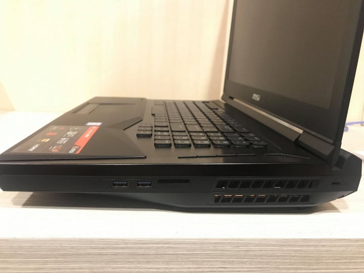 [宅開箱] 旗艦機(MSI GT75 Titan 8RG)，遊戲操到過癮