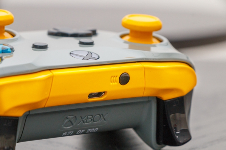 邊玩邊吃雞，手油也不驚！XBOX《絕地求生》防油無線控制器開箱