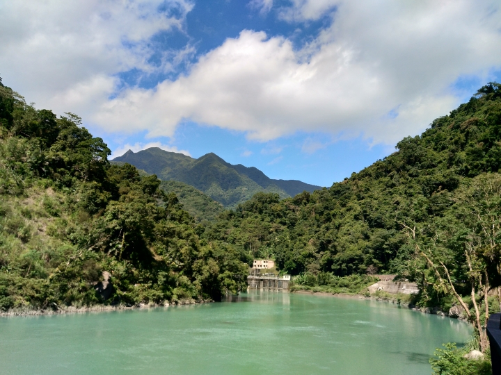 第一次從蘋果跳到安卓，選擇了Sharp S3