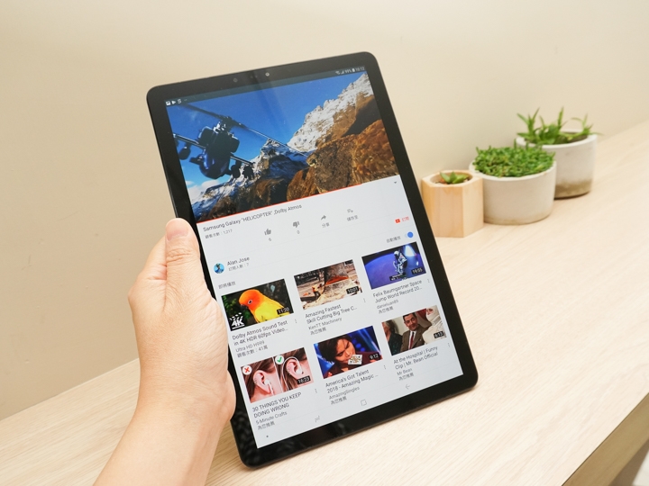 三星Galaxy Tab S4 -隨著平板方向,聲音的方向性也會跟著調整 三星Galaxy Tab S4 -隨著平板方向,聲音的方向性也會跟著調整