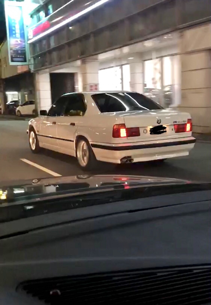 遲了23年的開箱 E34 M525