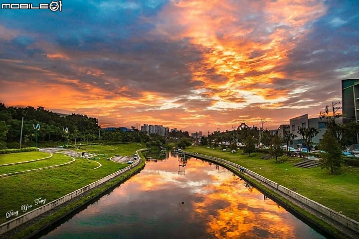 預售屋「興大康橋」住戶簽到簿。