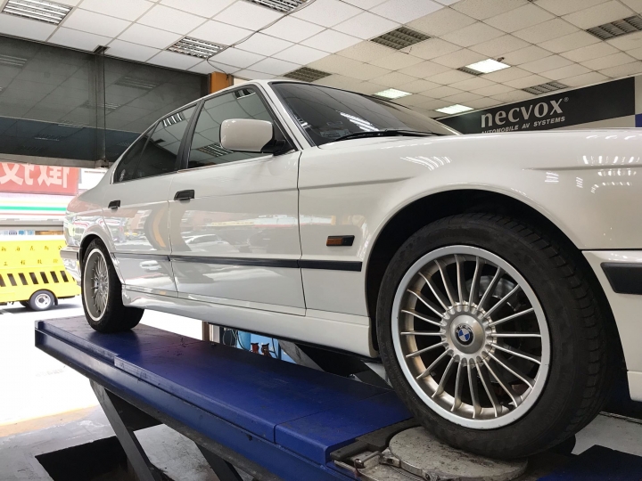 遲了23年的開箱 E34 M525