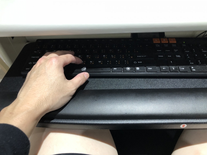 人因地圖 旗艦版 電腦鍵盤架 (有橫樑)安裝心得