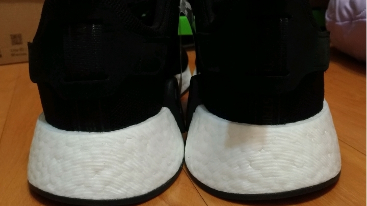 請各位大神幫忙驗鞋 Adidas NMD R2 cq2402