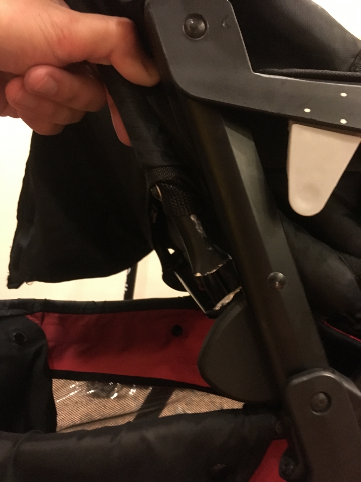 請教CHICCO嬰兒推車骨架斷裂!!!!