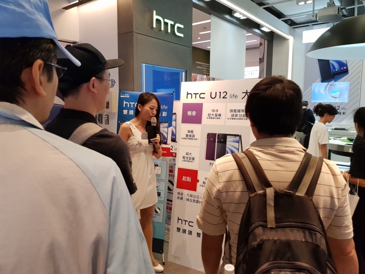 ～三創htc U12 life首賣  熱血排隊中！