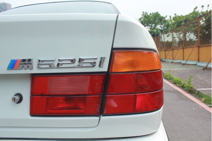 遲了23年的開箱 E34 M525