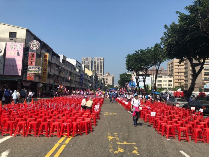 陳其邁高雄鳳山3萬人造勢  打爆韓國瑜泡泡