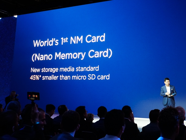 Huawei 華為 Mate 20-及Mate 20 Pro-體積比microSD卡小了45%,更適合放在手機裡,讀取速度最高可達90MB/s,速度也算快 Huawei 華為 Mate 20-及Mate 20 Pro-體積比microSD卡小了45%,更適合放在手機裡,讀取速度最高可達90MB/s,速度也算快