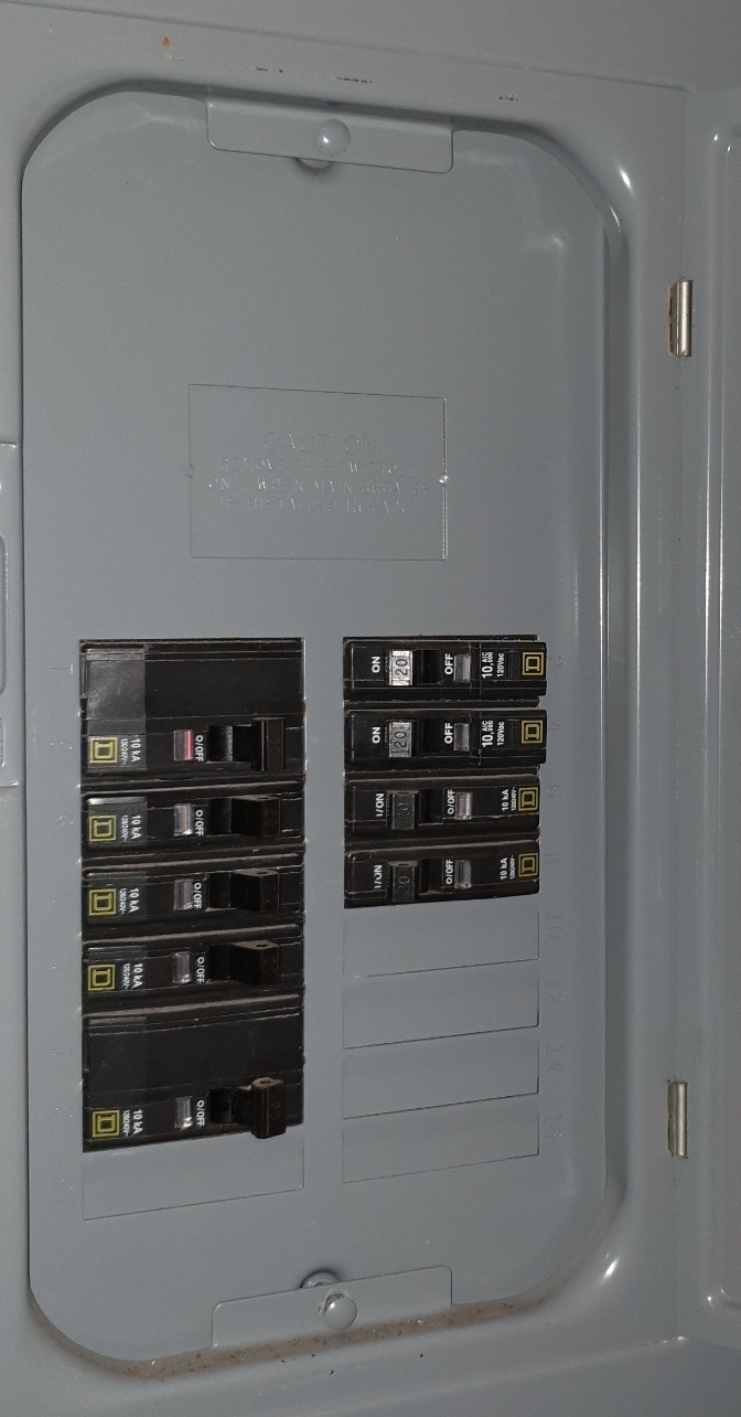 請教版上專業達人，我的房子裡面電路有沒有220V?