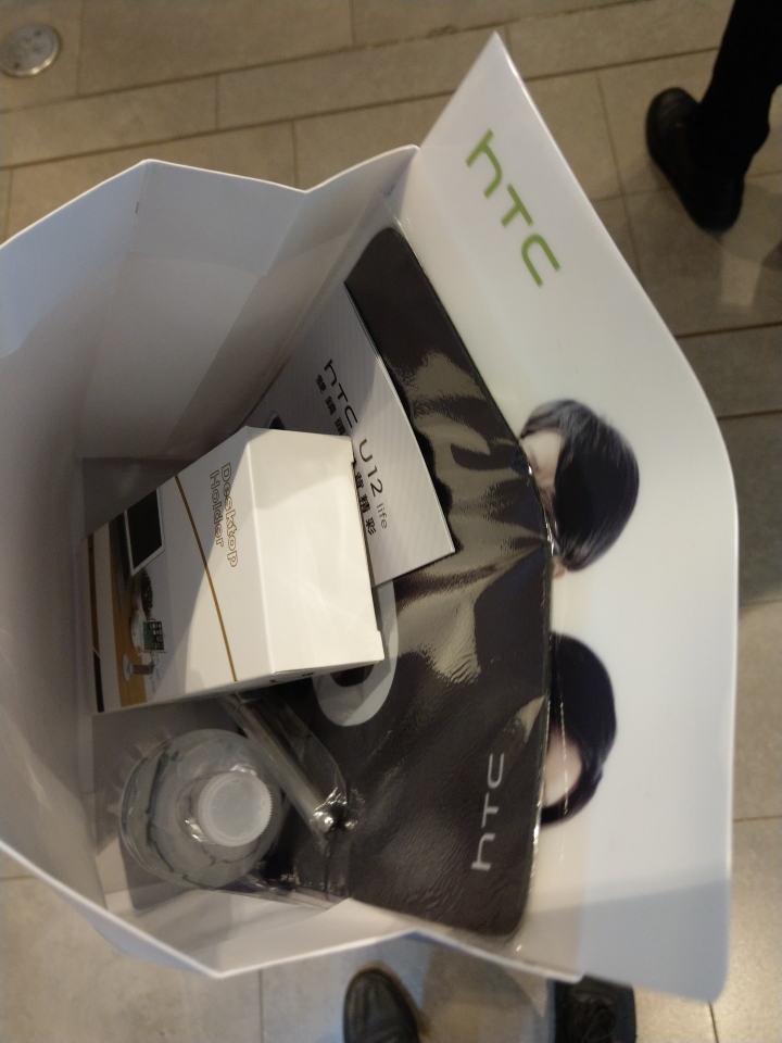 ～三創htc U12 life首賣  熱血排隊中！