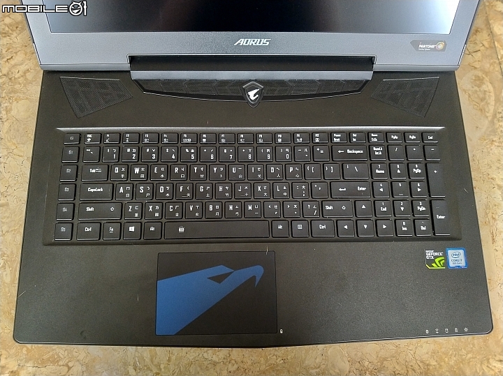 [不專業開箱] AORUS X7 DT v8 17.3吋高階電競筆電