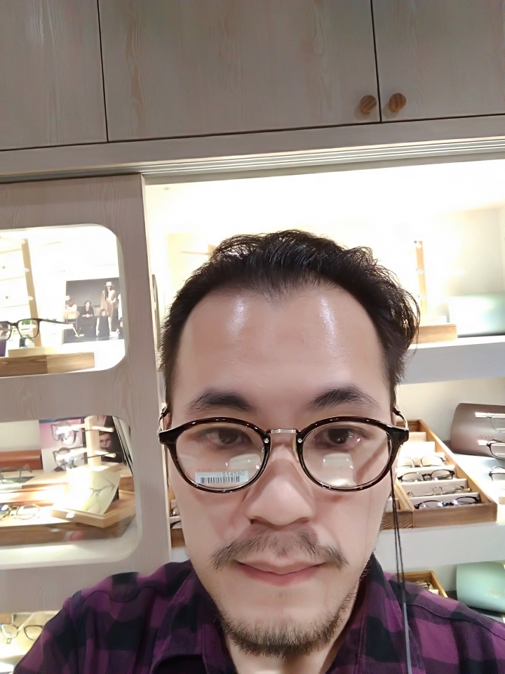 麻煩幫忙選個適合的鏡框(附圖