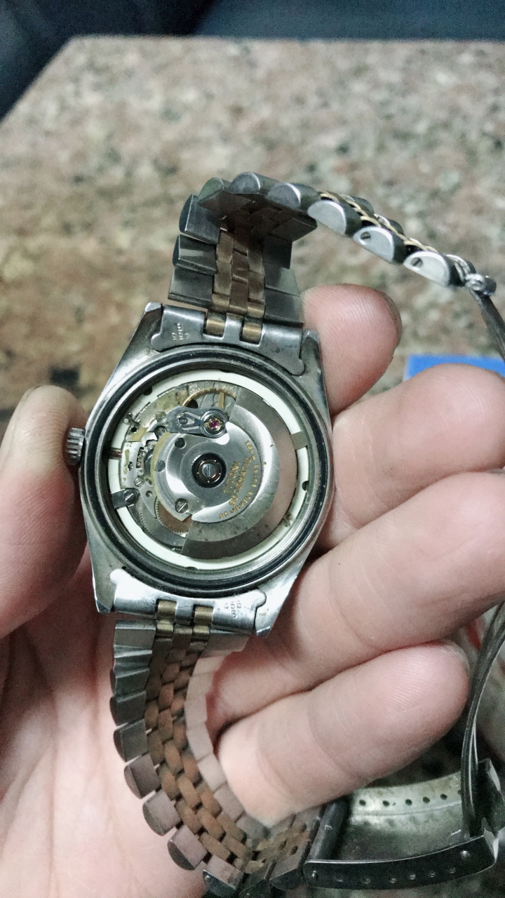 一隻老梅花，大家也有逐漸凋零的老錶嗎？