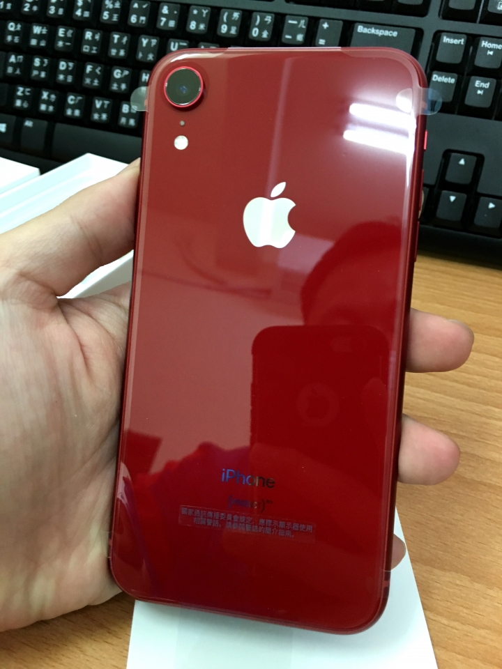 【開箱】I PHONE XR (128GB PRODUCT RED)
