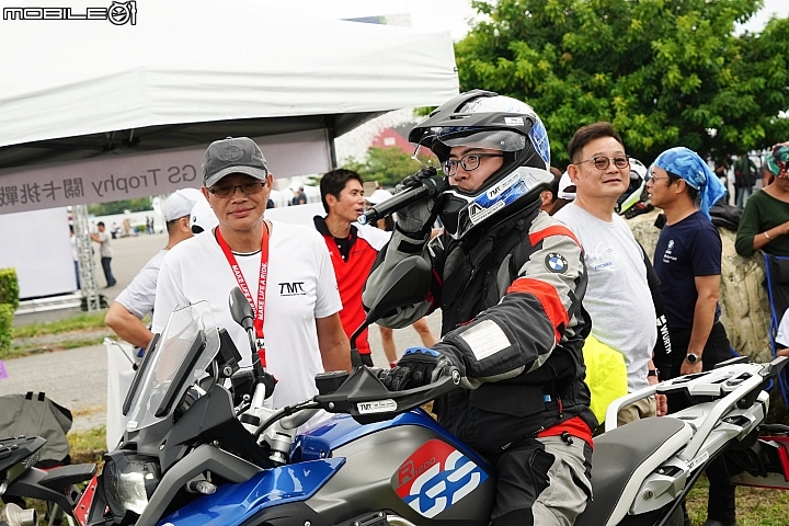 BMW Motorrad Days 2018 重機大會師-台灣地區首位 IIA 認證國際教官 Johnny 也在現場示範如何通過這些關卡,並講解團體組別與個人組別的參賽方式, BMW Motorrad Days 2018 重機大會師-台灣地區首位 IIA 認證國際教官 Johnny 也在現場示範如何通過這些關卡,並講解團體組別與個人組別的參賽方式,