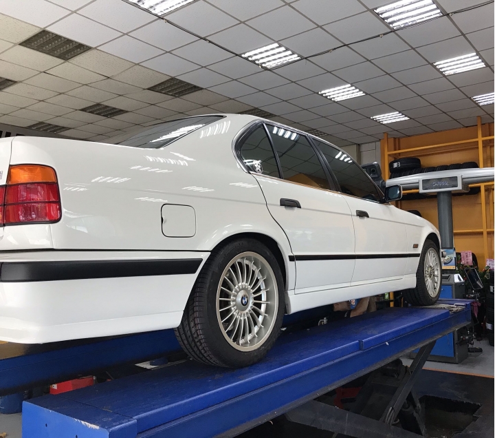 遲了23年的開箱 E34 M525