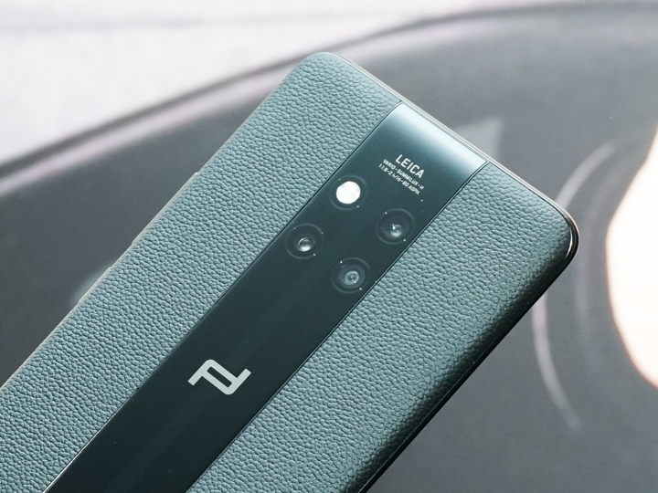 Huawei Mate 20 RS,與Mate 20系列一樣的矩陣排列相機,包含與Pro一樣的三相機。 Huawei Mate 20 RS,與Mate 20系列一樣的矩陣排列相機,包含與Pro一樣的三相機。