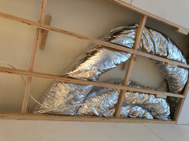 請各位高手能幫我看一下這樣的吊隱式冷氣與HRV配管是OK的嗎?