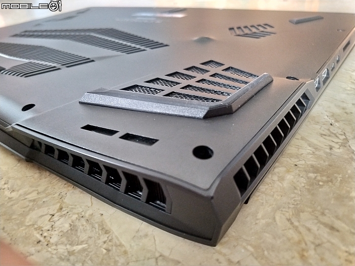 [不專業開箱] AORUS X7 DT v8 17.3吋高階電競筆電