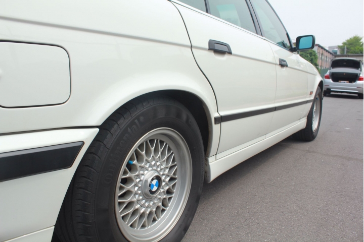 遲了23年的開箱 E34 M525