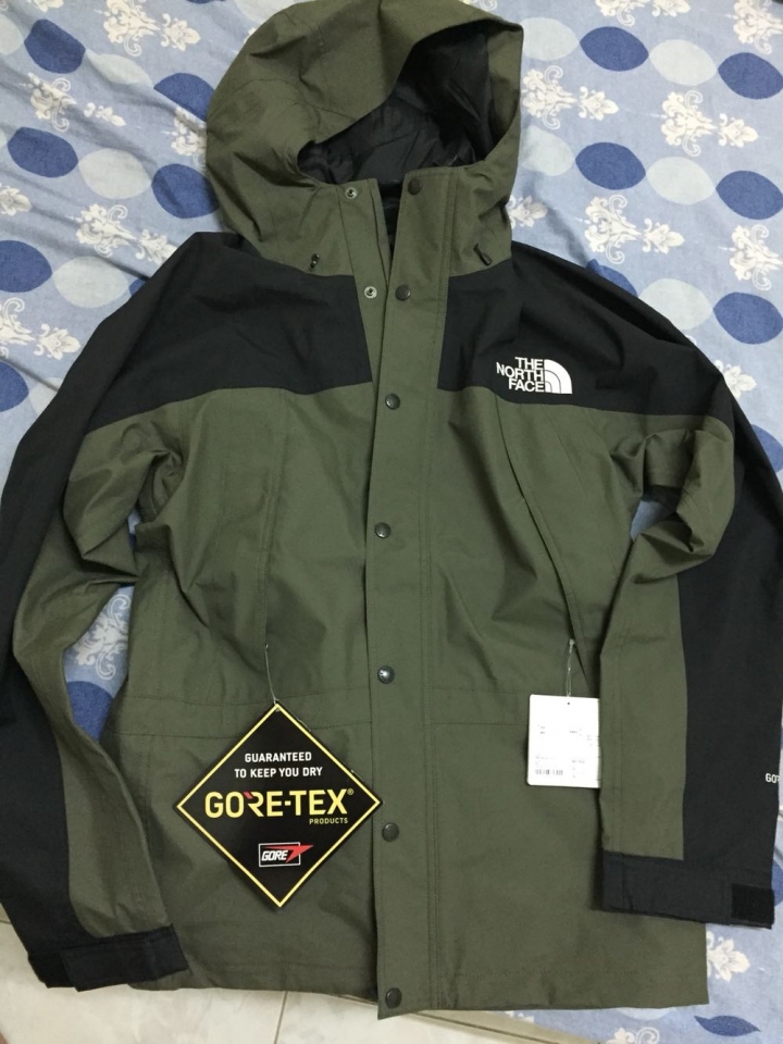 請各位大神幫我鑑定真假The north face 18ss mountain jacket