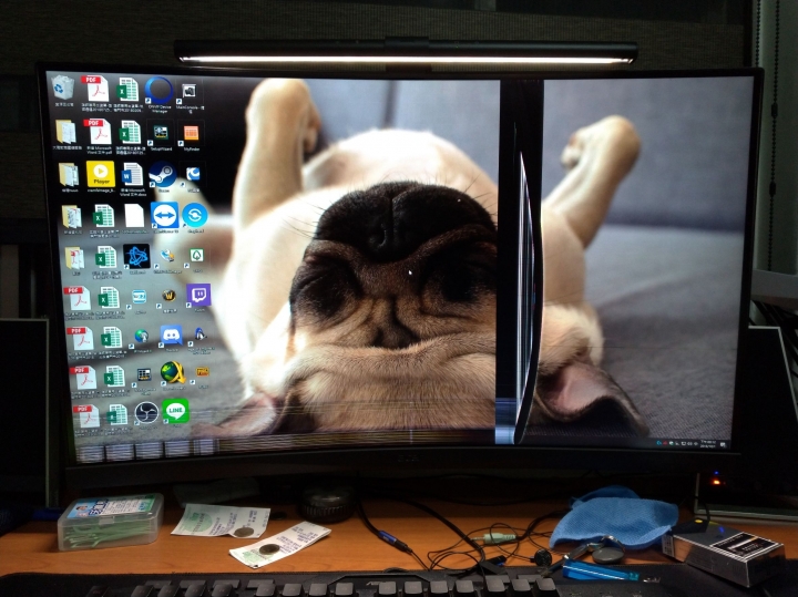 ACER XZ321QU 螢幕破裂