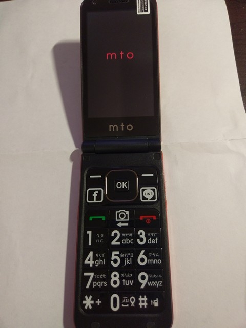 點我看大圖 MTO M18觸控摺疊小智慧老人機~超級簡陋開箱--10/17更新亞太卡