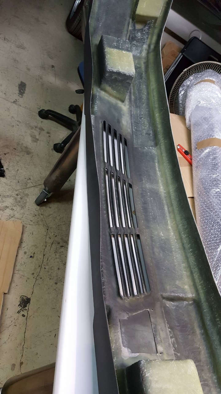 請問哪邊有專門在幫人合玻纖保桿鎖點的? 有合過BENZ W124 的更好，新竹附近佳