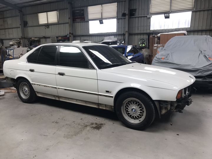 遲了23年的開箱 E34 M525