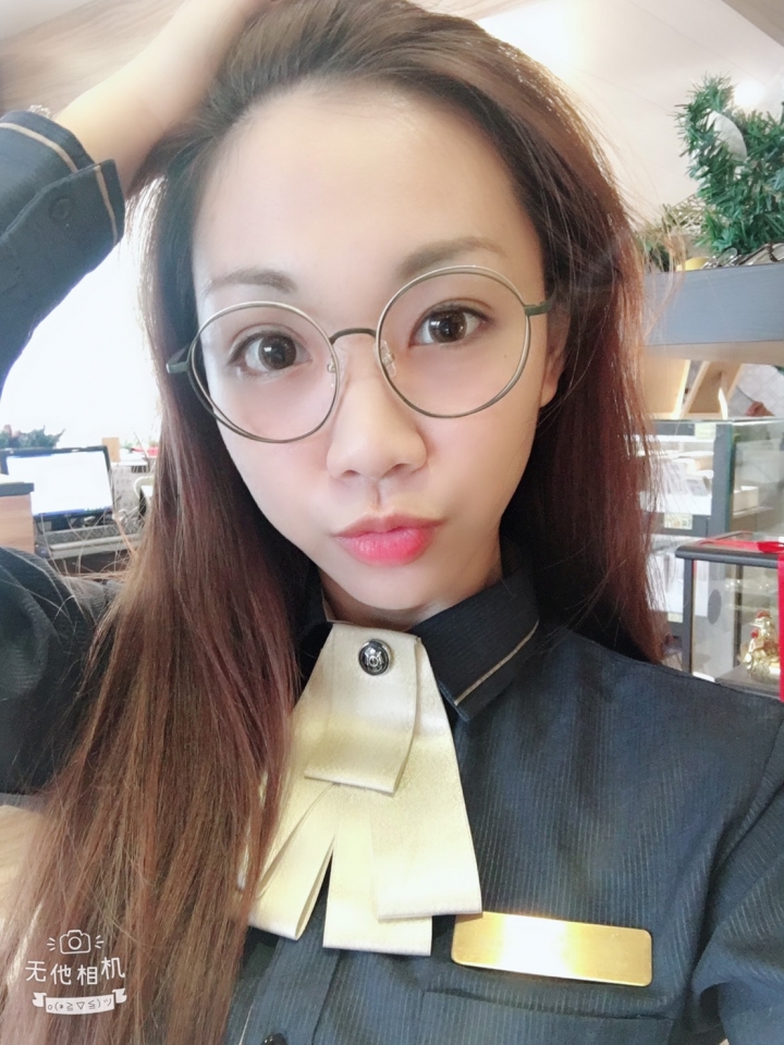 配鏡穿搭術『美女寶寶教你正確穿搭』~Lohas樂活眼鏡明誠店(高雄鼓山區)