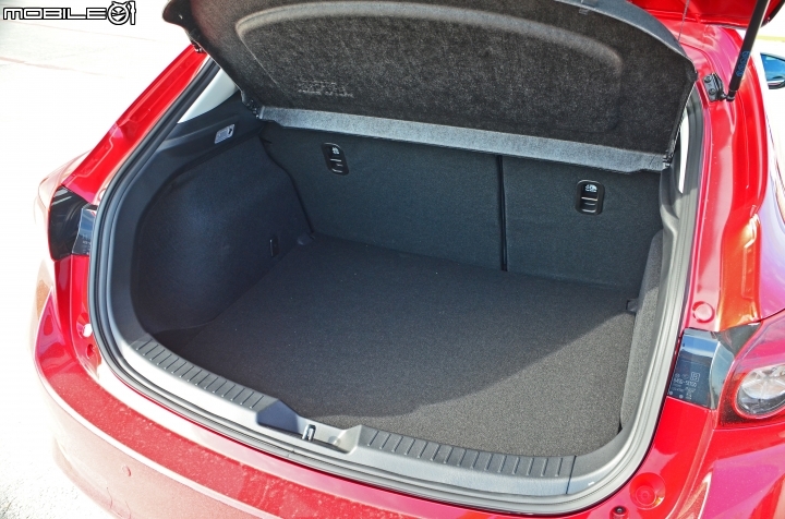 進口中型掀背車誰與爭鋒!Auris/Mazda3/Golf/Ioniq集體評比與330公里油耗實測