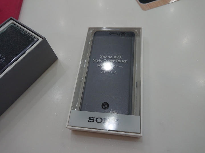 XZ3 白 開箱 板上首開