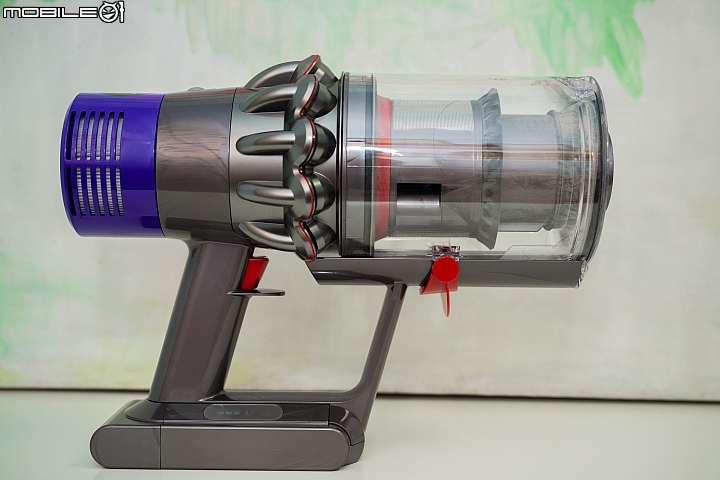 當黑貓遇上Dyson v10。搞定毛小孩的好幫手