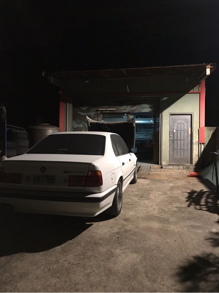 遲了23年的開箱 E34 M525