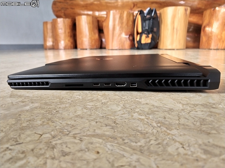 [不專業開箱] AORUS X7 DT v8 17.3吋高階電競筆電