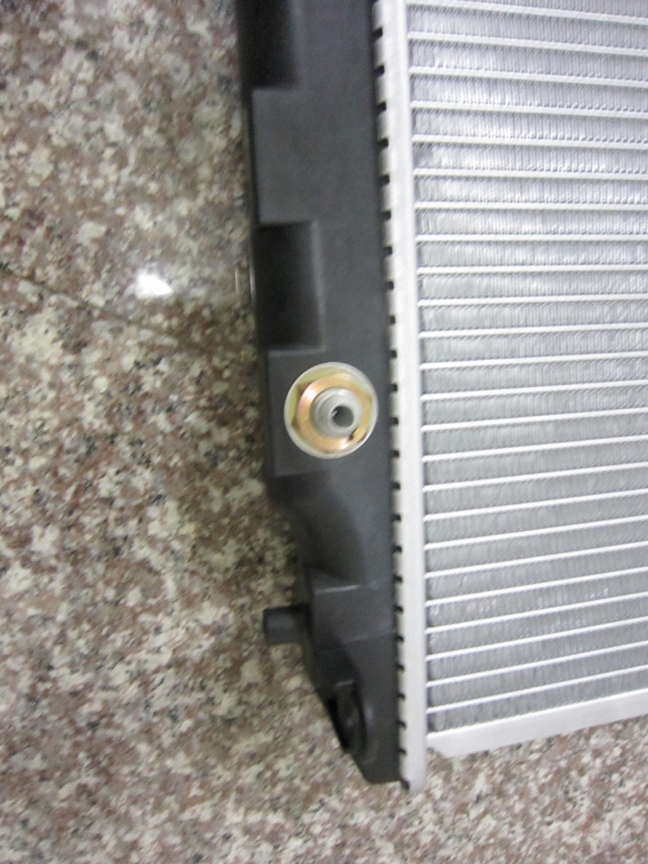 civic8代換水箱其實很簡單,我換給你們看