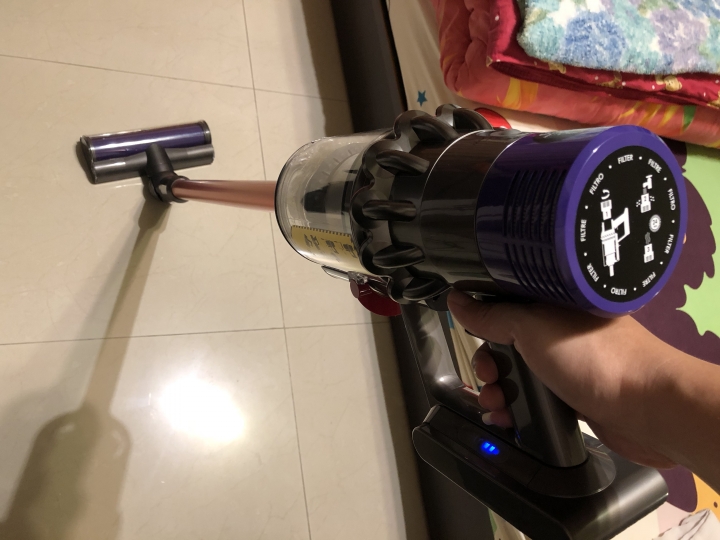Dyson Cyclone V10無線吸塵器，是寵物家庭最完美的潔淨工具